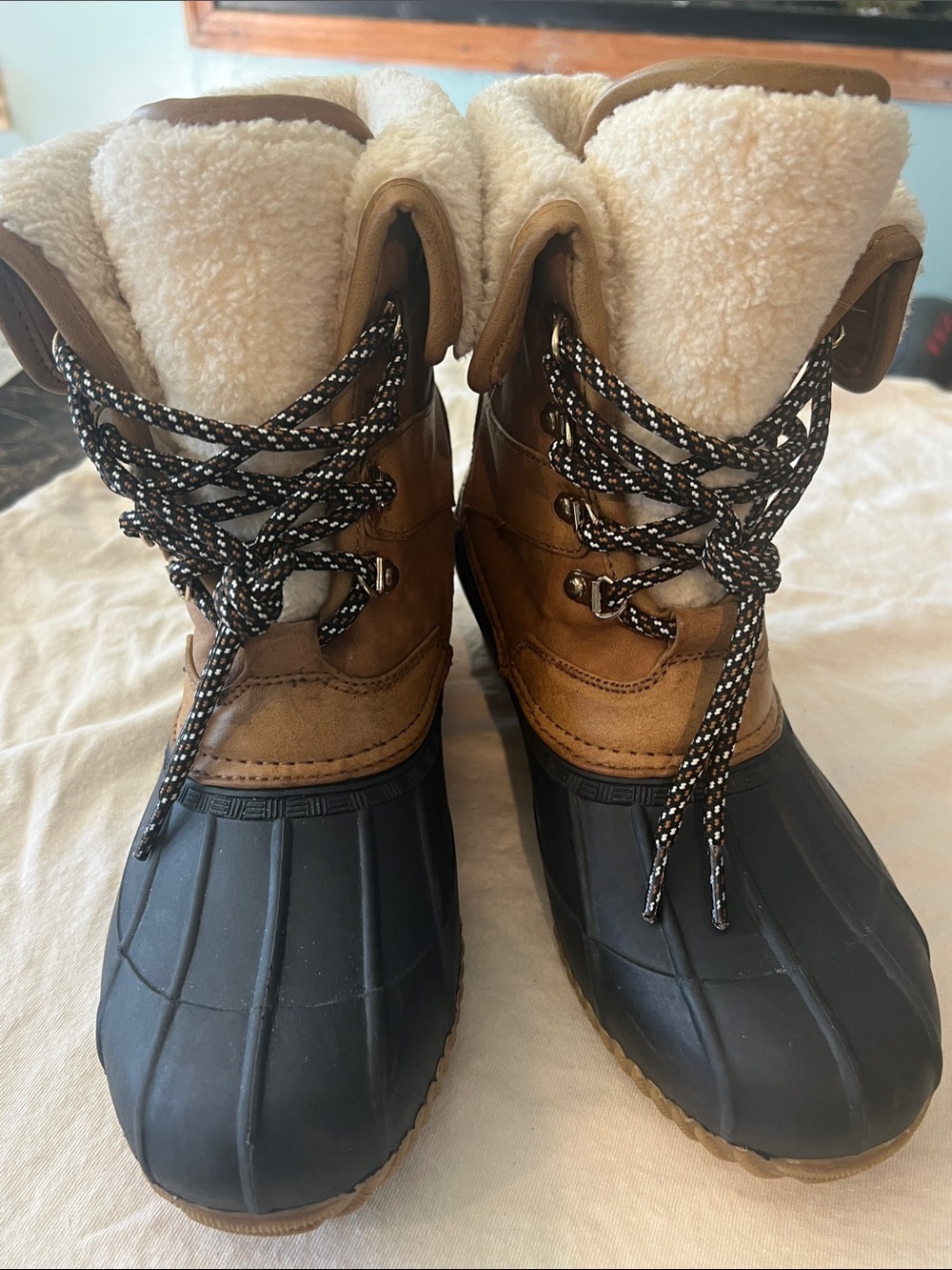Tommy Hilfiger Rusteen Faux Shearling Lined Duck Boots Tan Navy 10M